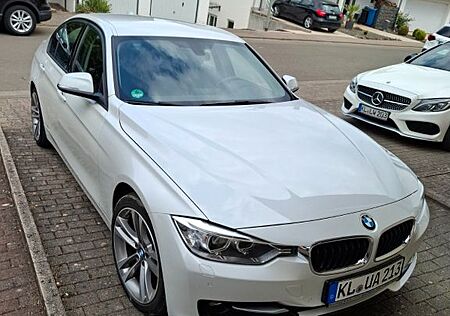 BMW 320d Sport Line *el.AHK*Head Up*Xenon*M Sportfah