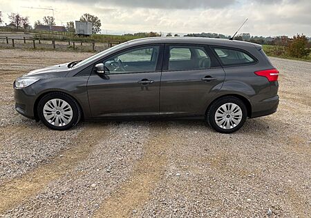 Ford Focus 1,5 TDCi Turnier, Autom.,Scheckheft - TOP
