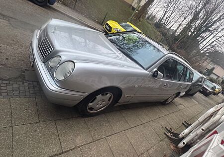 Mercedes-Benz E 320 T AVANTGARDE Avantgarde