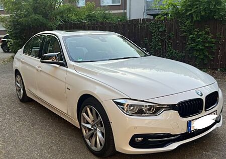BMW 330i Sport Line Automatic Sport Line - deutsch