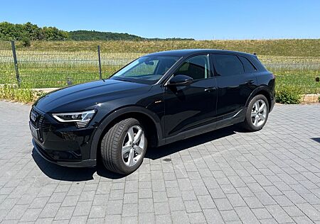 Audi e-tron 55 quattro advanced AHK