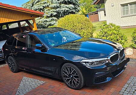 BMW 540i xDrive M Touring A - HUD, Panorama, Massage