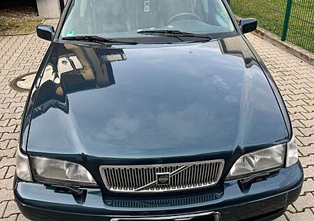 Volvo V70 2.4 L