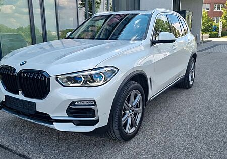 BMW X5 xD 40d xLine Luft Integral Laser Pano AHK H/K