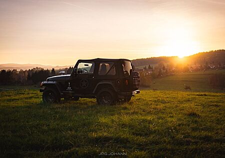 Jeep Wrangler 2.4 L SCHÖNER KLASSIKER *Seilwinde* *LPG-Gas*