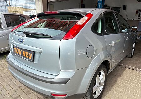 Ford Focus Lim. Ghia Klimaautomatik!!!