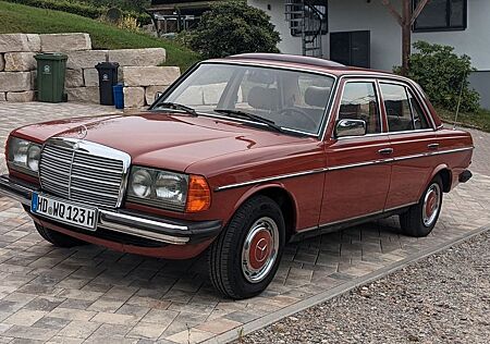 Mercedes-Benz 200 gebraucht kaufen Mercedes-Benz 200 (W123), HU 10/27 TÜV neu