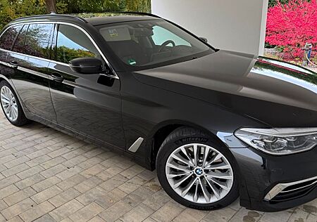 BMW 530d xDrive Touring Luxury Line Pano Headup AHK
