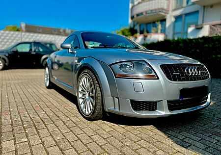 Audi TT Coupe 1.8T quattro 165 kW S line S line