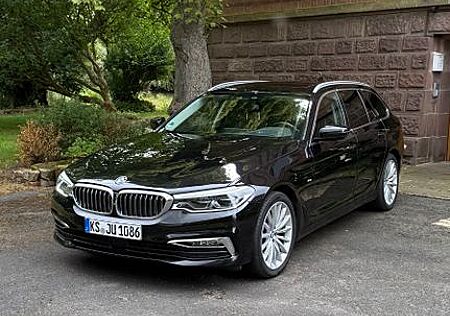 BMW 520dT Luxury Voll adaptiv. FW Keramik Scheckh.