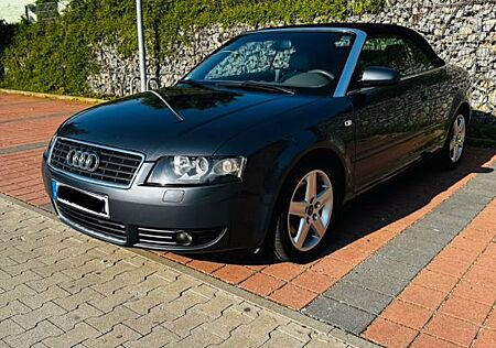 Audi A4 Cabrio 2.4 V6 | TÜV neu 04/2027 |