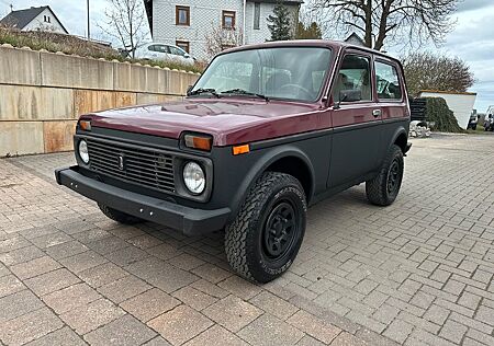 Lada Niva 1.7i 4X4 TÜV 1/28 AHK BJ2004 DOTZ