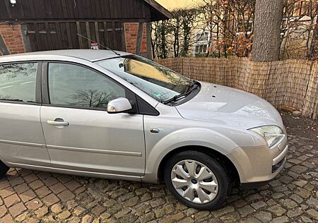 Ford Focus 1,6 Ti-VCT Ghia Ghia
