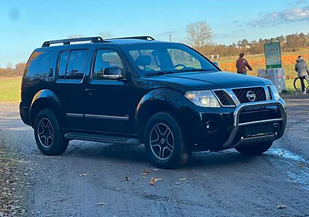 Nissan Pathfinder 3.0 dCi LE
