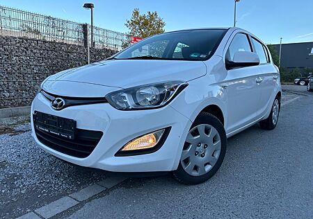 Hyundai i20 gebraucht kaufen Hyundai i20 Classic 1.2 141000 km Top