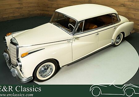 Mercedes-Benz 300 Sedan