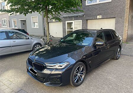 BMW 530e Touring A Mild hybrid M Paket Voll Top Zust