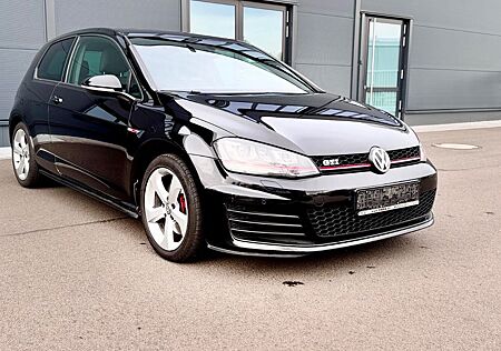 VW Golf Volkswagen 2.0 GTI TSI 220 PS