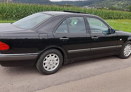 Mercedes-Benz E 200 ELEGANCE Elegance