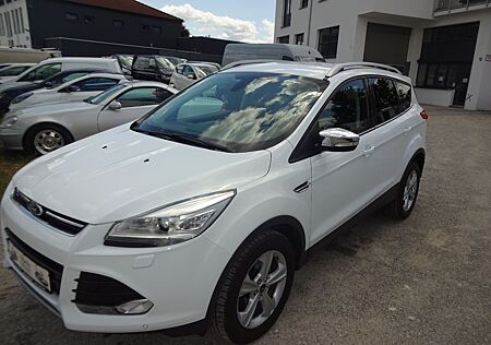 Ford Kuga Titanium*Leder*Xenon*2.Hd*6.Gang*SHZ*AHK**