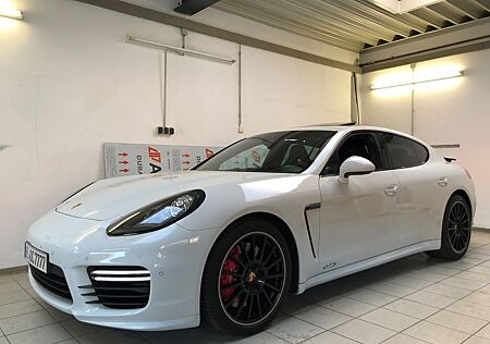 Porsche Panamera GTS Carraraweiß