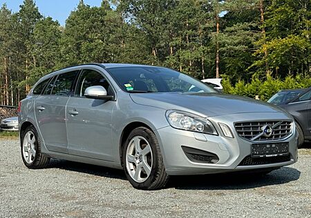 Volvo V60 Kombi Momentum*SHZG*AHZV*Scheckheft