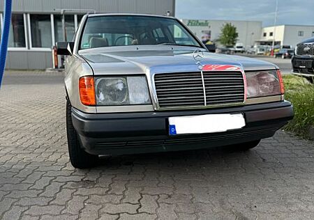Mercedes-Benz E 230