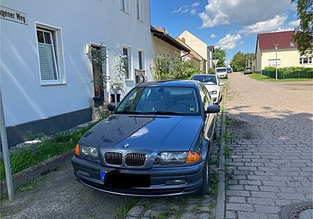 BMW 328i -