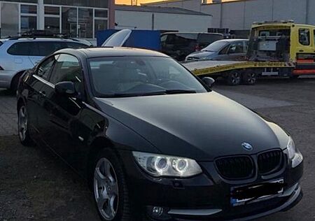BMW 318i Coupé - e92 LCI BI XENON SHZ SHD VOLLLEDER
