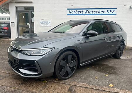 VW Passat Variant Volkswagen Passat1.5 TSI eHyb R-Line Black Line Matrix LED
