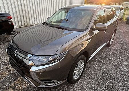 Mitsubishi Outlander PHEV Plus 4WD I LED I Alcantara I Alu