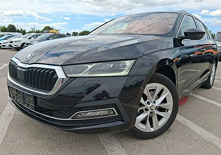 Skoda Octavia Combi First Edition/NAVI/KEY/LED/PDC