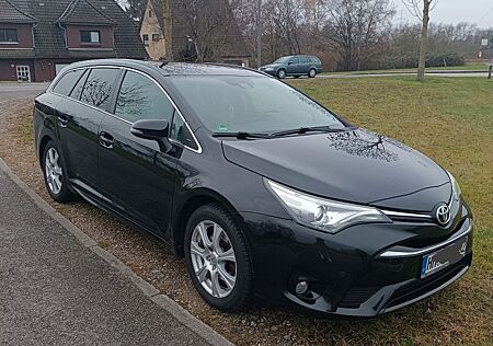 Toyota Avensis 2,0-l-D-4D Comfort Touring Sports Co...