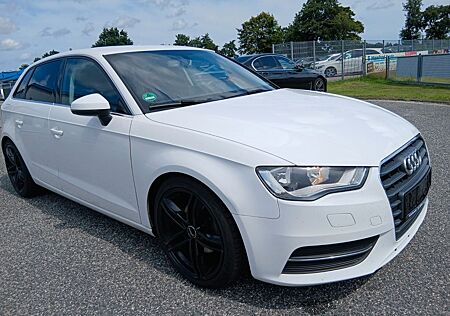 Audi A3 Sportback ambiente*Sport* 18 Zoll*Navi*AHK*