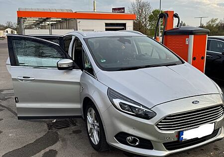 Ford S-Max 1,5 EcoBoost Titanium Titanium