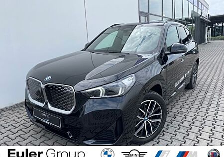 BMW iX1 eDrive20 Sportpaket AD AHK-klappbar AHK El.