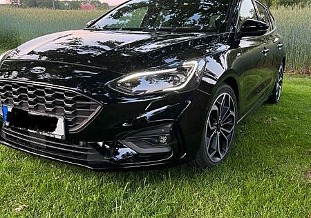 Ford Focus 2,0 ST-Line Turnier * Voll * Motor Neu *