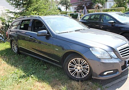Mercedes-Benz E 300 CDI T BlueEFFICIENCY -