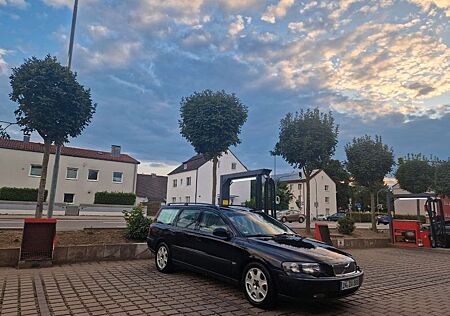 Volvo V70 2.4/Leder/TUV 12.25/Schnellverkauf/Fahrberei