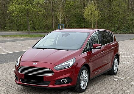 Ford S-Max 2,0 Titanium 7 Sitz-Navi-PDC-AHK-LED-Kam