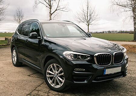 BMW X3 xDrive30i AT+HEADUP+AHK+NAVI+CARPLAY *TOP*