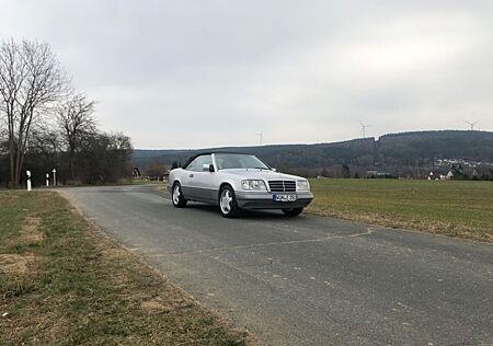 Mercedes-Benz E 200 Cabrio Sportline W124 / A124