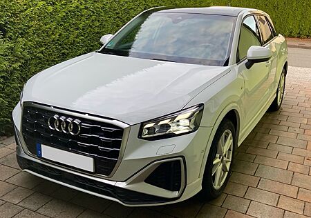 Audi Q2 S tronic S line Virtual Navi Matrix Pano Kam