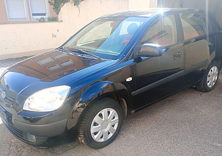 Kia Rio 1.6 EX Top