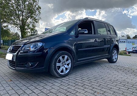 VW Touran Volkswagen 2.0 TDI CROSS DSG MOTOR LÄUFT UNRUHIG