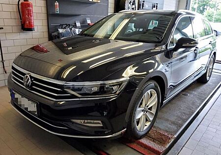 VW Passat Variant Volkswagen 2.0 TDI DSG 4Motion Elegance