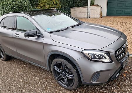 Mercedes-Benz GLA 200 -