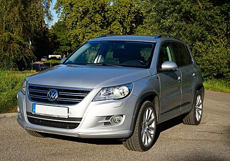 VW Tiguan Volkswagen 2.0 TDI 4MOTION R-Line AHK 19 Zoll 8-fac