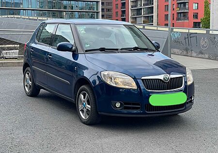 Skoda Fabia mit Einparkhilfe, Klima + neuem TÜV