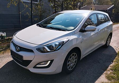 Hyundai i30 CW 1.4 CRDi AT MOTOR BEI ERST 88 TKM
